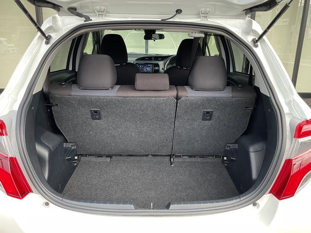 ヴィッツ 1.3F LEDエディション ワンオーナー・純正ナビ・ワンセグTV・バックカメラ・LEDヘッドライト・プリクラッシュセーフティ・レーンアシスト・アイドリングストップ・ETC・スマートキープッシュスタート(28枚目)