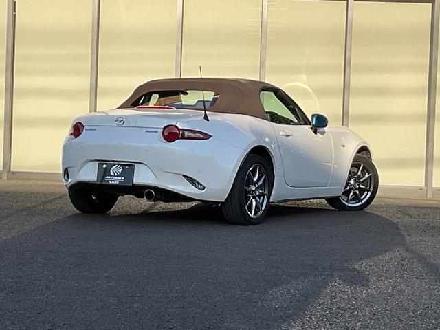 ロードスター ブラウン・トップ　純正ナビ・フルセグＴＶ・ＣＤ・ＤＶＤ・ＥＴＣ・クルーズコントロール・衝突軽減ブレーキ・レーンキープアシスト・シートヒーター・革調シート・クリアランスソナー・ＨＫＳマフラー・純正アルミ・オートハイビーム（2枚目）