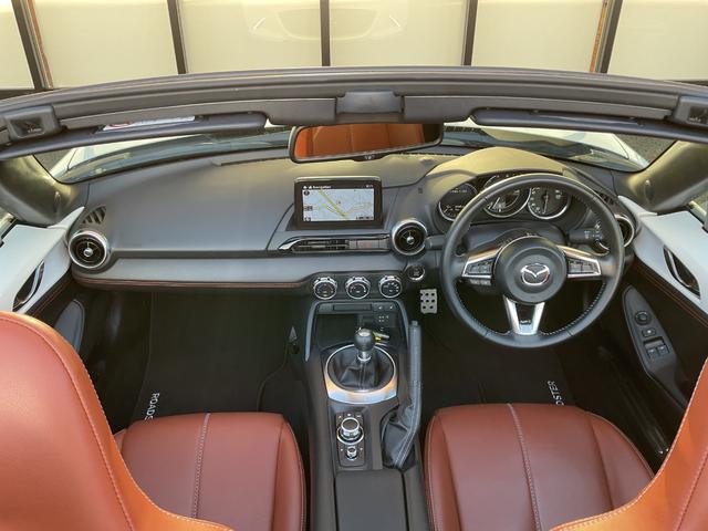 ロードスター ブラウン・トップ　純正ナビ・フルセグＴＶ・ＣＤ・ＤＶＤ・ＥＴＣ・クルーズコントロール・衝突軽減ブレーキ・レーンキープアシスト・シートヒーター・革調シート・クリアランスソナー・ＨＫＳマフラー・純正アルミ・オートハイビーム（3枚目）