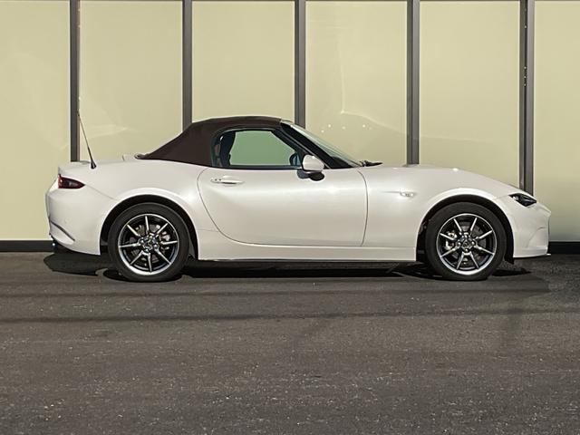 ロードスター ブラウン・トップ　純正ナビ・フルセグＴＶ・ＣＤ・ＤＶＤ・ＥＴＣ・クルーズコントロール・衝突軽減ブレーキ・レーンキープアシスト・シートヒーター・革調シート・クリアランスソナー・ＨＫＳマフラー・純正アルミ・オートハイビーム（7枚目）