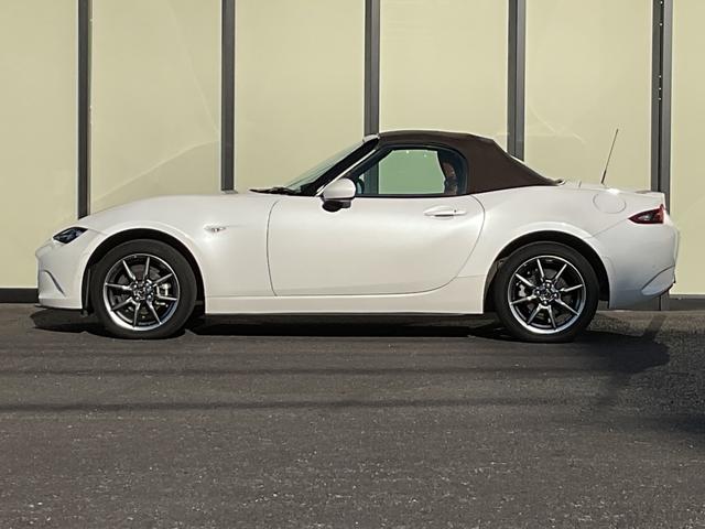 ロードスター ブラウン・トップ　純正ナビ・フルセグＴＶ・ＣＤ・ＤＶＤ・ＥＴＣ・クルーズコントロール・衝突軽減ブレーキ・レーンキープアシスト・シートヒーター・革調シート・クリアランスソナー・ＨＫＳマフラー・純正アルミ・オートハイビーム（8枚目）