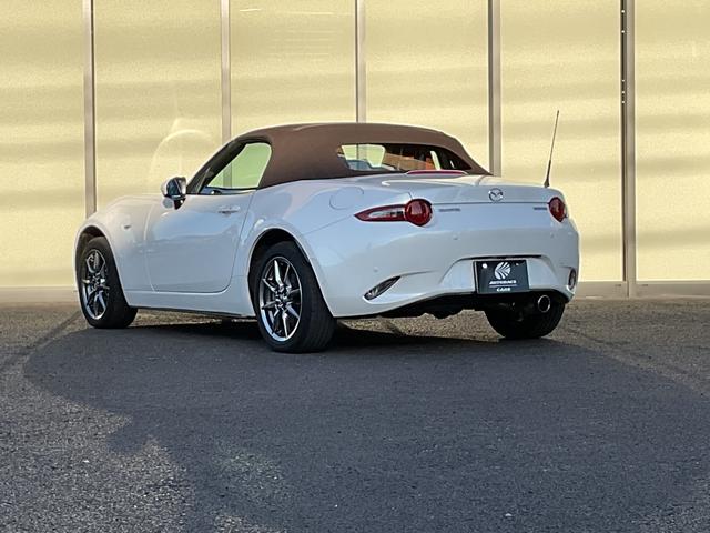 ロードスター ブラウン・トップ　純正ナビ・フルセグＴＶ・ＣＤ・ＤＶＤ・ＥＴＣ・クルーズコントロール・衝突軽減ブレーキ・レーンキープアシスト・シートヒーター・革調シート・クリアランスソナー・ＨＫＳマフラー・純正アルミ・オートハイビーム（9枚目）