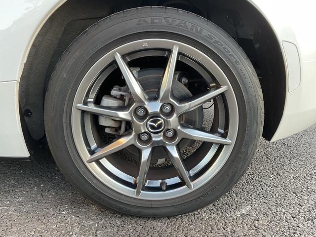 ロードスター ブラウン・トップ　純正ナビ・フルセグＴＶ・ＣＤ・ＤＶＤ・ＥＴＣ・クルーズコントロール・衝突軽減ブレーキ・レーンキープアシスト・シートヒーター・革調シート・クリアランスソナー・ＨＫＳマフラー・純正アルミ・オートハイビーム（22枚目）