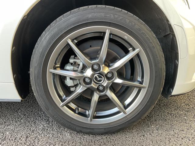 ロードスター ブラウン・トップ　純正ナビ・フルセグＴＶ・ＣＤ・ＤＶＤ・ＥＴＣ・クルーズコントロール・衝突軽減ブレーキ・レーンキープアシスト・シートヒーター・革調シート・クリアランスソナー・ＨＫＳマフラー・純正アルミ・オートハイビーム（23枚目）