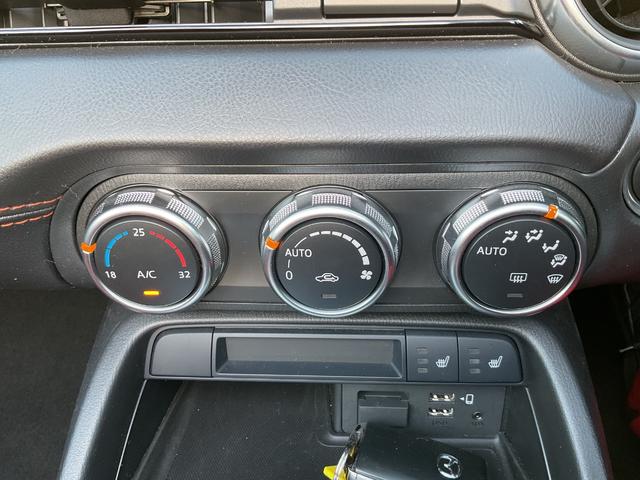 ロードスター ブラウン・トップ　純正ナビ・フルセグＴＶ・ＣＤ・ＤＶＤ・ＥＴＣ・クルーズコントロール・衝突軽減ブレーキ・レーンキープアシスト・シートヒーター・革調シート・クリアランスソナー・ＨＫＳマフラー・純正アルミ・オートハイビーム（50枚目）