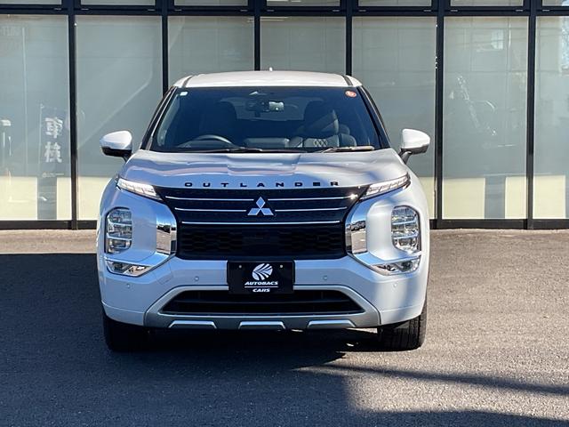 アウトランダーPHEV P ワンオーナー・純正ナビ・TV・マルチアラウンドモニター・ステアリングヒーター・ハーフレザーシート・シートヒーター・BOSEサウンド・レーダークルーズ・ETC2.0・ブラインドスポット・パワーバックドア(7枚目)