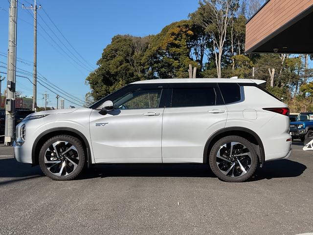 アウトランダーPHEV P ワンオーナー・純正ナビ・TV・マルチアラウンドモニター・ステアリングヒーター・ハーフレザーシート・シートヒーター・BOSEサウンド・レーダークルーズ・ETC2.0・ブラインドスポット・パワーバックドア(10枚目)