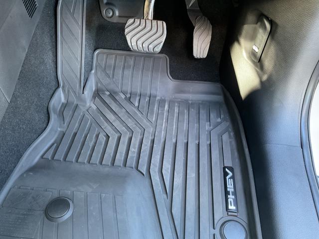 アウトランダーPHEV P ワンオーナー・純正ナビ・TV・マルチアラウンドモニター・ステアリングヒーター・ハーフレザーシート・シートヒーター・BOSEサウンド・レーダークルーズ・ETC2.0・ブラインドスポット・パワーバックドア(19枚目)