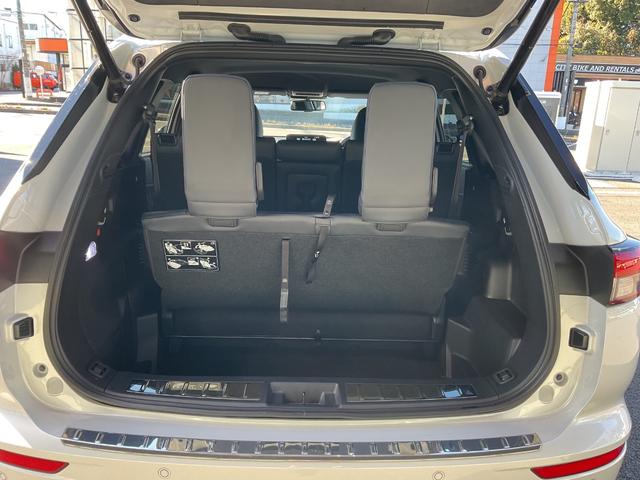 アウトランダーPHEV P ワンオーナー・純正ナビ・TV・マルチアラウンドモニター・ステアリングヒーター・ハーフレザーシート・シートヒーター・BOSEサウンド・レーダークルーズ・ETC2.0・ブラインドスポット・パワーバックドア(25枚目)