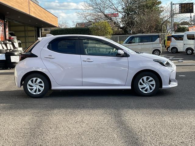 ヤリス Ｘ　純正ディスプレイオーディオ・プリクラッシュセーフティ・レーンアシスト・前後ドライブレコーダー・オートライト・オートハイビーム・クリアランスソナー・キーレスキー（4枚目）