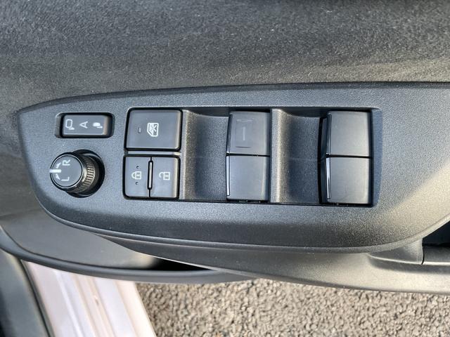 ヤリス Ｘ　純正ディスプレイオーディオ・プリクラッシュセーフティ・レーンアシスト・前後ドライブレコーダー・オートライト・オートハイビーム・クリアランスソナー・キーレスキー（10枚目）