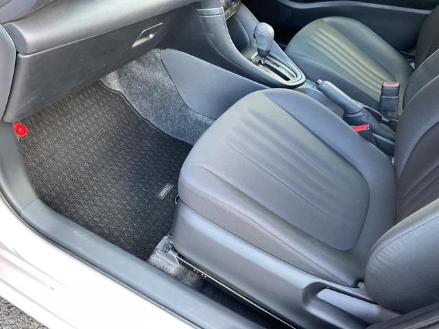 ヤリス Ｘ　純正ディスプレイオーディオ・プリクラッシュセーフティ・レーンアシスト・前後ドライブレコーダー・オートライト・オートハイビーム・クリアランスソナー・キーレスキー（19枚目）