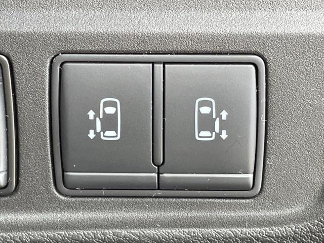 セレナ ハイウェイスター　両側電動スライド　純正９型ナビ　全周囲カメラ　バックカメラ　エマージェンシーブレーキ　ドラレコ　コーナーセンサー　スマートキー　ＬＥＤヘッド　ＥＴＣ　クルコン　オートマチックハイビーム　車線逸脱警報（3枚目）