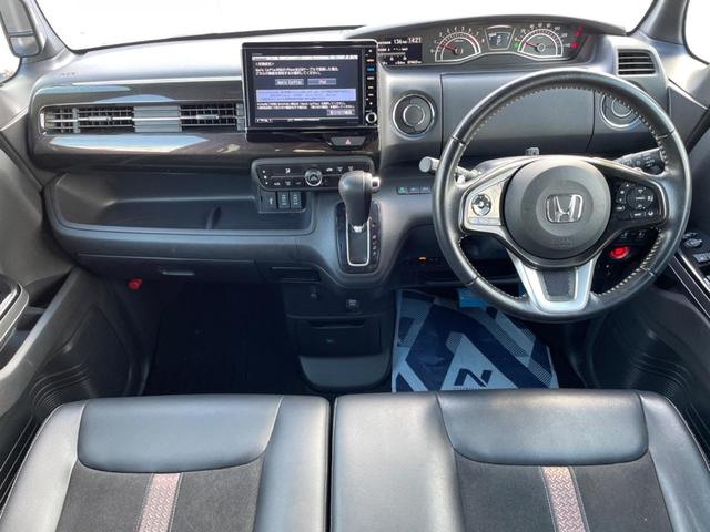 N-BOXカスタム G・Lターボホンダセンシング 両側電動スライド バックカメラ ホンダセンシング レーダークルーズ 禁煙車 2トーンカラー ハーフレザーシート ドラレコ スマートキー LEDヘッド ETC オートマチックハイビーム 車線逸脱警報(2枚目)