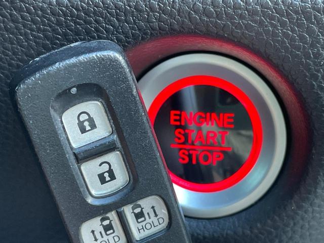 N-BOXカスタム G・Lターボホンダセンシング 両側電動スライド バックカメラ ホンダセンシング レーダークルーズ 禁煙車 2トーンカラー ハーフレザーシート ドラレコ スマートキー LEDヘッド ETC オートマチックハイビーム 車線逸脱警報(7枚目)