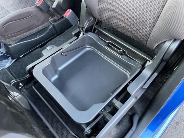 ソリオ ハイブリッドＭＸ　禁煙車　電動スライド　デュアルセンサーブレーキサポート　スマートキー　クルコン　車線逸脱警報　誤発進抑制機能　先行車発進お知らせ機能　オートエアコン　純正１５インチＡＷ　ＣＤ再生　ステアリングスイッチ（44枚目）