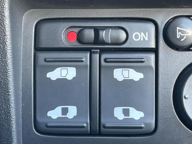 フリードハイブリッド ハイブリッド プレミアムエディション 両側電動スライドドア 純正ナビ バックカメラ 禁煙車 スマートキー ETC クルコン オートライト オートエアコン Bluetooth CD/DVD再生 フルセグ 革巻きステアリング(3枚目)