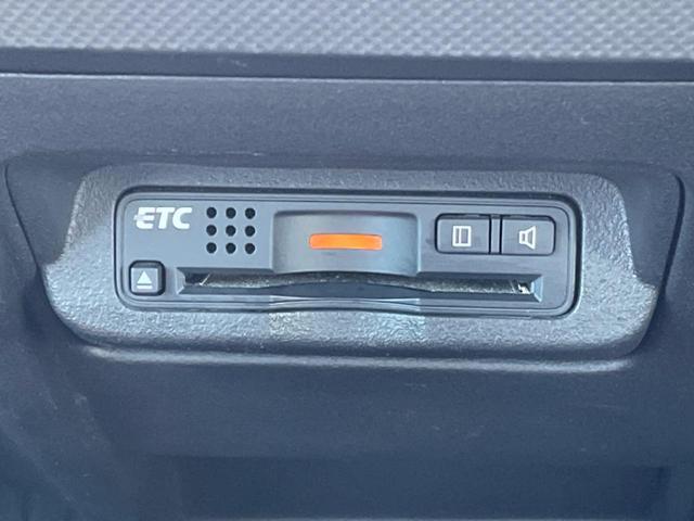 フリードハイブリッド ハイブリッド プレミアムエディション 両側電動スライドドア 純正ナビ バックカメラ 禁煙車 スマートキー ETC クルコン オートライト オートエアコン Bluetooth CD/DVD再生 フルセグ 革巻きステアリング(6枚目)