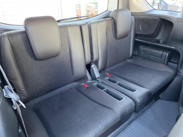 フリードハイブリッド ハイブリッド プレミアムエディション 両側電動スライドドア 純正ナビ バックカメラ 禁煙車 スマートキー ETC クルコン オートライト オートエアコン Bluetooth CD/DVD再生 フルセグ 革巻きステアリング(10枚目)