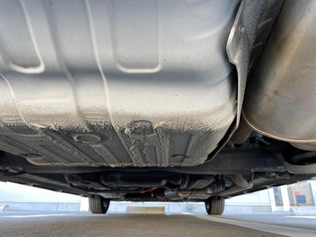 フリードハイブリッド ハイブリッド プレミアムエディション 両側電動スライドドア 純正ナビ バックカメラ 禁煙車 スマートキー ETC クルコン オートライト オートエアコン Bluetooth CD/DVD再生 フルセグ 革巻きステアリング(20枚目)