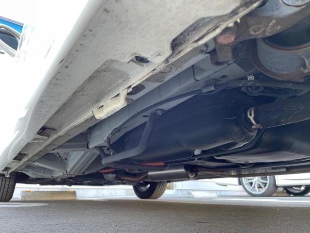 フリードハイブリッド ハイブリッド プレミアムエディション 両側電動スライドドア 純正ナビ バックカメラ 禁煙車 スマートキー ETC クルコン オートライト オートエアコン Bluetooth CD/DVD再生 フルセグ 革巻きステアリング(23枚目)