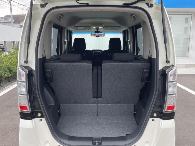 積み下ろしのしやすいデッキにはたっぷりと荷物を積み込んでいただけます。遊びから仕事まで、様々なシーンで頼れます♪