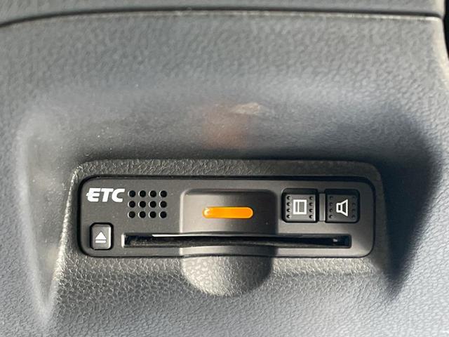 フィットハイブリッド スマートセレクション SDナビ バックカメラ 禁煙車 スマートキー ETC クルコン 1オーナー オートライト オートエアコン CD/DVD再生 フルセグ 革巻きステアリング ステアリングスイッチ(7枚目)
