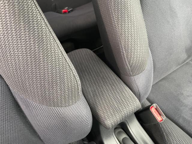 フィットハイブリッド スマートセレクション SDナビ バックカメラ 禁煙車 スマートキー ETC クルコン 1オーナー オートライト オートエアコン CD/DVD再生 フルセグ 革巻きステアリング ステアリングスイッチ(41枚目)