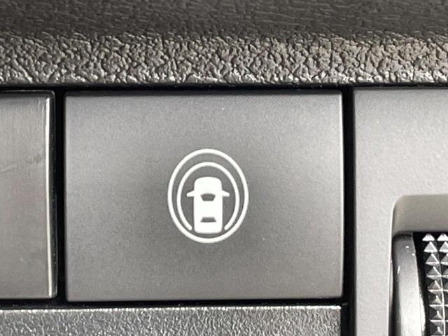 【エマージェンシーブレーキ】走行中に前方の車両等を認識し、衝突しそうな時は警報とブレーキで衝突回避と被害軽減をアシスト。より安全にドライブをお楽しみいただけます。