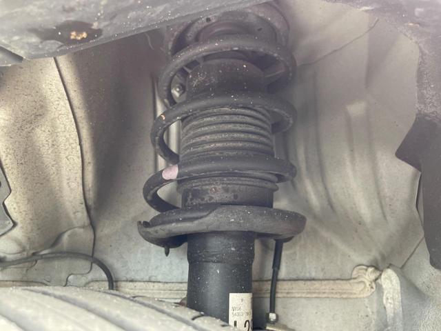 お車を安心してお乗りいただく為には、足回りの定期点検が欠かせません。サービスサポート（有償保証）では無料点検もご提供しており、安心のカーライフをお過ごしいただけるサポート体制が整っています。