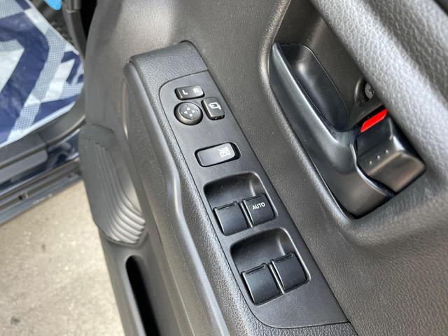 フレアクロスオーバー ハイブリッドＸＧ　７インチナビ　バックカメラ　衝突軽減ブレーキ　禁煙車　シートヒーター　コーナーセンサー　スマートキー　ＥＴＣ　オートマチックハイビーム　パーキングアシスト　車線逸脱警報　誤発進抑制機能（30枚目）