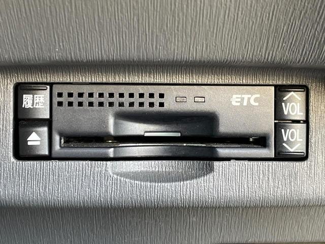 プリウス Ｓ　純正ナビ　バックカメラ　禁煙車　スマートキー　ＨＩＤヘッド　ＥＴＣ　オートライト　オートエアコン　純正１５インチＡＷ　Ｂｌｕｅｔｏｏｔｈ再生　ＣＤ／ＤＶＤ再生　フルセグ　ステアリングスイッチ（5枚目）
