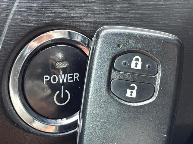 プリウス Ｓ　純正ナビ　バックカメラ　禁煙車　スマートキー　ＨＩＤヘッド　ＥＴＣ　オートライト　オートエアコン　純正１５インチＡＷ　Ｂｌｕｅｔｏｏｔｈ再生　ＣＤ／ＤＶＤ再生　フルセグ　ステアリングスイッチ（6枚目）