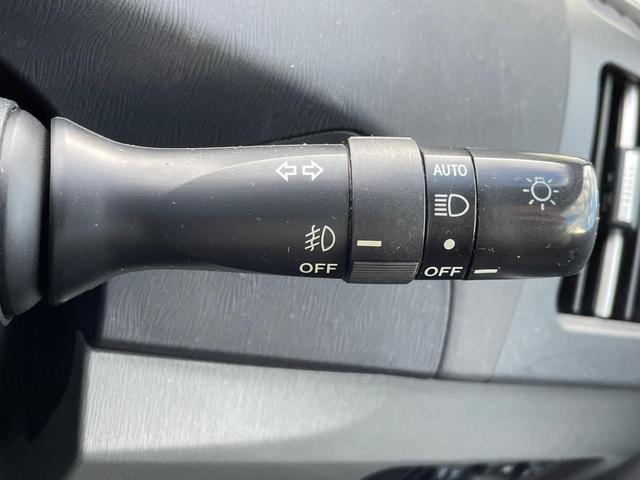 プリウス Ｓ　純正ナビ　バックカメラ　禁煙車　スマートキー　ＨＩＤヘッド　ＥＴＣ　オートライト　オートエアコン　純正１５インチＡＷ　Ｂｌｕｅｔｏｏｔｈ再生　ＣＤ／ＤＶＤ再生　フルセグ　ステアリングスイッチ（7枚目）