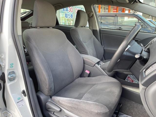 プリウス Ｓ　純正ナビ　バックカメラ　禁煙車　スマートキー　ＨＩＤヘッド　ＥＴＣ　オートライト　オートエアコン　純正１５インチＡＷ　Ｂｌｕｅｔｏｏｔｈ再生　ＣＤ／ＤＶＤ再生　フルセグ　ステアリングスイッチ（8枚目）