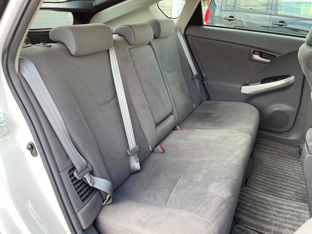 プリウス Ｓ　純正ナビ　バックカメラ　禁煙車　スマートキー　ＨＩＤヘッド　ＥＴＣ　オートライト　オートエアコン　純正１５インチＡＷ　Ｂｌｕｅｔｏｏｔｈ再生　ＣＤ／ＤＶＤ再生　フルセグ　ステアリングスイッチ（9枚目）