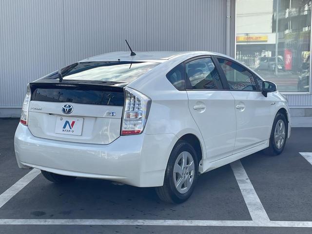 プリウス Ｓ　純正ナビ　バックカメラ　禁煙車　スマートキー　ＨＩＤヘッド　ＥＴＣ　オートライト　オートエアコン　純正１５インチＡＷ　Ｂｌｕｅｔｏｏｔｈ再生　ＣＤ／ＤＶＤ再生　フルセグ　ステアリングスイッチ（17枚目）