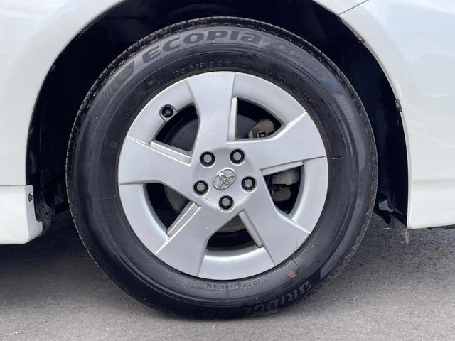 プリウス Ｓ　純正ナビ　バックカメラ　禁煙車　スマートキー　ＨＩＤヘッド　ＥＴＣ　オートライト　オートエアコン　純正１５インチＡＷ　Ｂｌｕｅｔｏｏｔｈ再生　ＣＤ／ＤＶＤ再生　フルセグ　ステアリングスイッチ（24枚目）