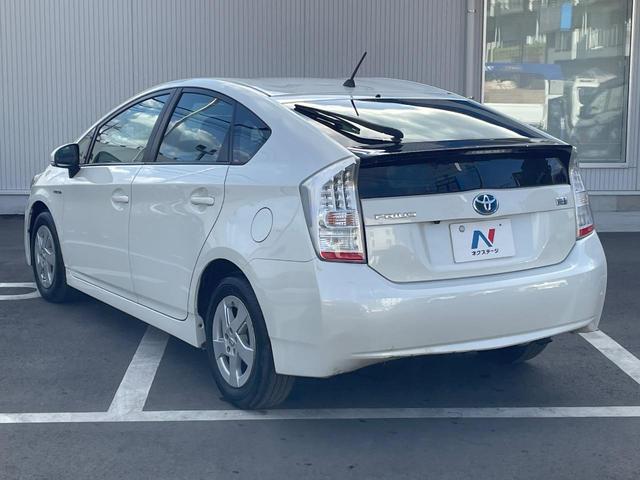 プリウス Ｓ　純正ナビ　バックカメラ　禁煙車　スマートキー　ＨＩＤヘッド　ＥＴＣ　オートライト　オートエアコン　純正１５インチＡＷ　Ｂｌｕｅｔｏｏｔｈ再生　ＣＤ／ＤＶＤ再生　フルセグ　ステアリングスイッチ（29枚目）