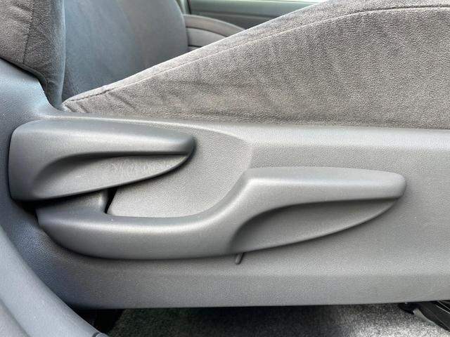 プリウス Ｓ　純正ナビ　バックカメラ　禁煙車　スマートキー　ＨＩＤヘッド　ＥＴＣ　オートライト　オートエアコン　純正１５インチＡＷ　Ｂｌｕｅｔｏｏｔｈ再生　ＣＤ／ＤＶＤ再生　フルセグ　ステアリングスイッチ（58枚目）