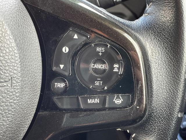 �y�z���_�Z���V���O�z���s���ɑO���̎ԗ�����F�����A�Փ˂������Ȏ��͌x��ƃu���[�L�ŏՓˉ���Ɣ�Q�y�����A�V�X�g�B�����S�Ƀh���C�u�����y���݂��������܂��B