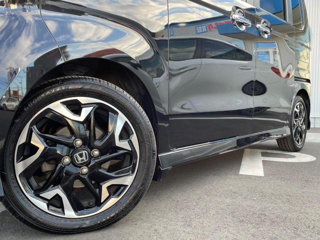 �y�����P�T�C���`�A���~�z�C�[���z�O�ςɃ}�b�`���������A���~�z�C�[���𑕒����Ă���܂��B�e��ЊO�A���~�z�C�[����A�X�^�b�h���X�^�C�����戵�����Ă���܂��B���񂲑��k����������