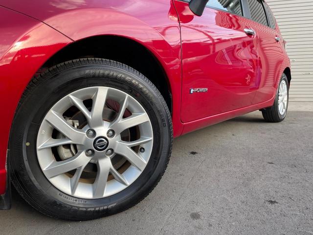 �y�����P�T�C���`�A���~�z�C�[���z�O�ςɃ}�b�`���������A���~�z�C�[���𑕒����Ă���܂��B�e��ЊO�A���~�z�C�[����A�X�^�b�h���X�^�C�����戵�����Ă���܂��B���񂲑��k����������