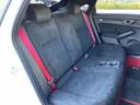 後部座席も気になるようなキズ・汚れやへたり等、大きなダメージはなく、良好な状態です。
