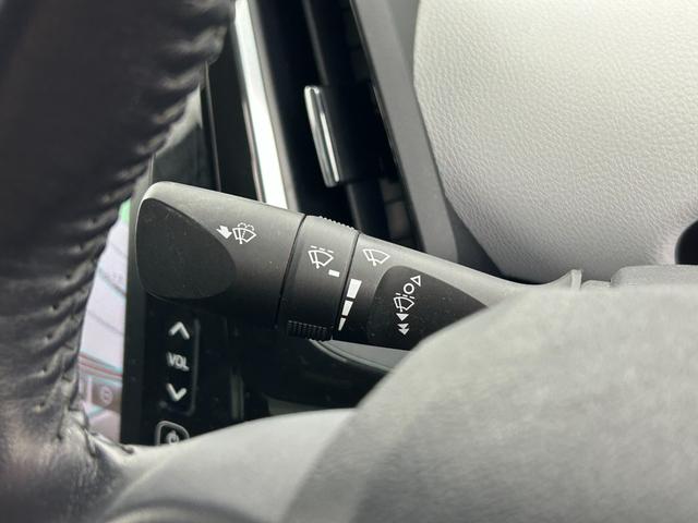 プリウスＰＨＶ Ｓナビパッケージ　メーカー１１．６型ナビ（ＢＴ，フルセグＴＶ）　Ｂカメラ　純正ドラレコ　ビルトインＥＴＣ２．０　ＡＣＣ　コーナーセンサー　衝突軽減　レーンキープ　シートヒーター　ステアリングヒーター　純正１５インチＡＷ（26枚目）