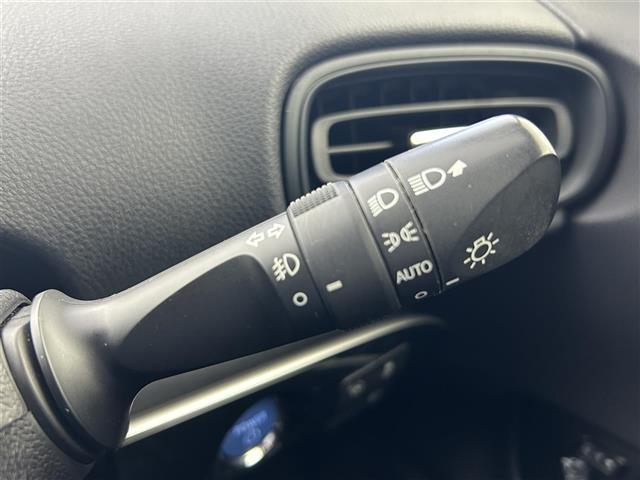 プリウス Ｓセーフティプラス　純正７インチナビ　バックカメラ　レーダークルーズコントロール　ＬＥＤライト　ＡＨＢ　純正１５インチＡＷ　ステアリングリモコン　パーキングアシスト　クリアランスソナー　プッシュスタート　ＥＴＣ　禁煙車（28枚目）