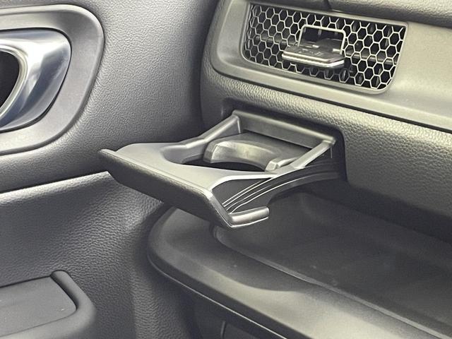 ステップワゴン ｅ：ＨＥＶスパーダ　禁煙車　登録済未使用車　両側パワースライドドア　ホンダコネクトナビ　アップルカープレイ　フルセグ　バックカメラ　ビルトインＥＴＣ　ハーフレザーシート　アダクティブクルーズコントロール　シートヒーター（26枚目）