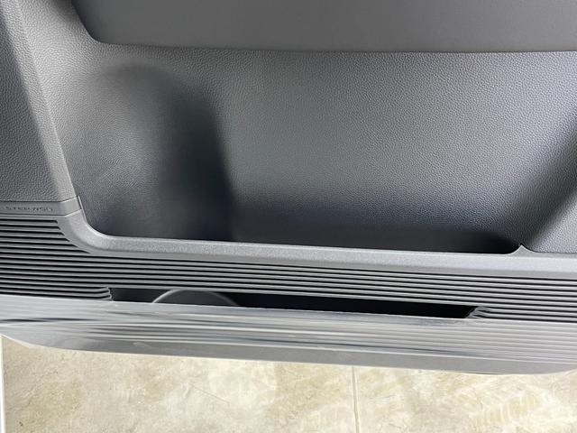 ステップワゴン ｅ：ＨＥＶスパーダ　禁煙車　登録済未使用車　両側パワースライドドア　ホンダコネクトナビ　アップルカープレイ　フルセグ　バックカメラ　ビルトインＥＴＣ　ハーフレザーシート　アダクティブクルーズコントロール　シートヒーター（32枚目）
