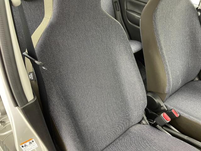 アルト L リアコーナーセンサー アイドリングストップ 横滑り防止 車線逸脱警報 電動格納ミラー 純正フロアマット 社外CDデッキ Bluetooth USB 保証書 取説 スペアキーx1 ヘッドライトレベライザ(26枚目)