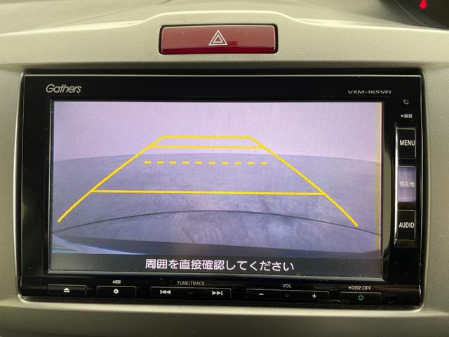 フリード Ｇ　プレミアムエディション　純正７インチナビ　バックカメラ　両側パワースライドドア　クルーズコントロール　オートライト　ハーフレザーシート　ステアリングリモコン　オートエアコン　ビルトインＥＴＣ　スマートキー　スペアキー　禁煙車（3枚目）
